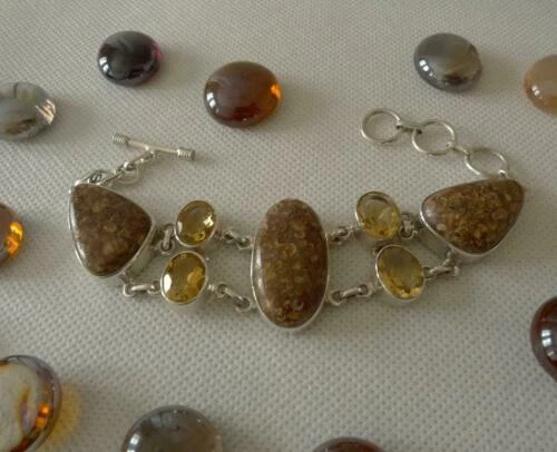 Handgefertigte Armbänder