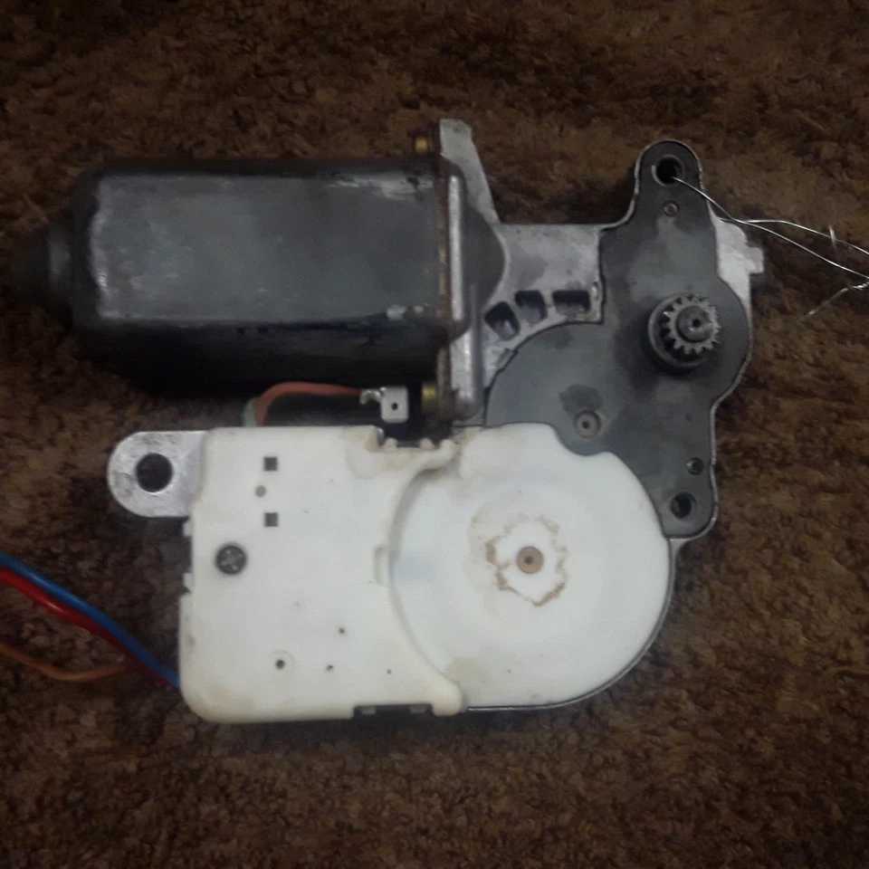 Volvo 760, 740, 1984, 1985, 1986, 1987, 1988, 1989, 1990 - 1992, motor techo corredizo Foto 3 de 4