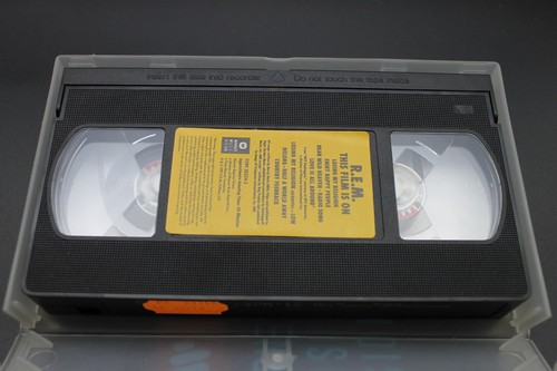 R.E.M. - This Film Is On (1991) (VHS, PAL) (Warner Reprise Video – 7599-38254-3) - Picture 3 of 3