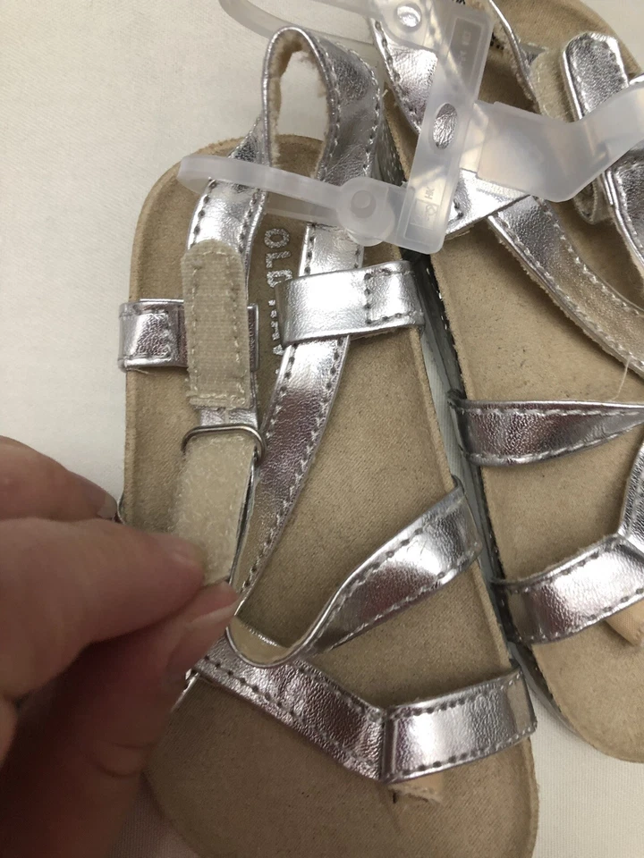Old Navy girls Silver Strappy sandals size 5 NWOT - Image 2 of 4