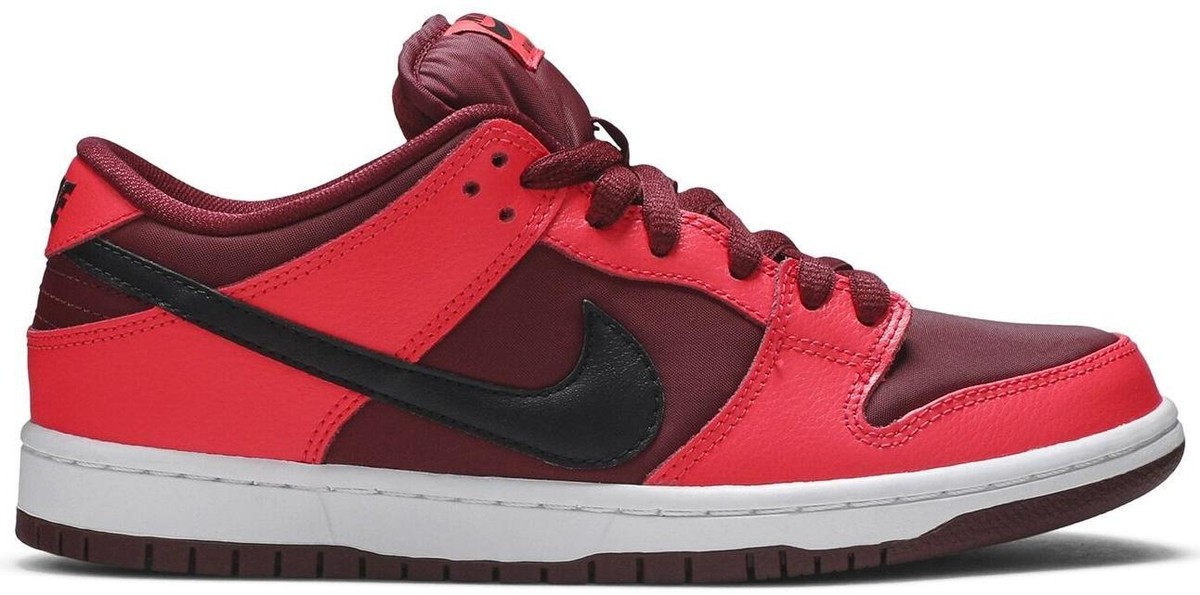 NIKEナイキDUNK LOW PRO SBダンクローレーザークリムゾン26.5 NIKEナイキDUNK LOW PRO SBダンクローレーザークリムゾン26.5