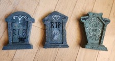 HALLOWEEN DECOR  Set of 3 Resin Tombstones  4.5"   PRE-OWNED