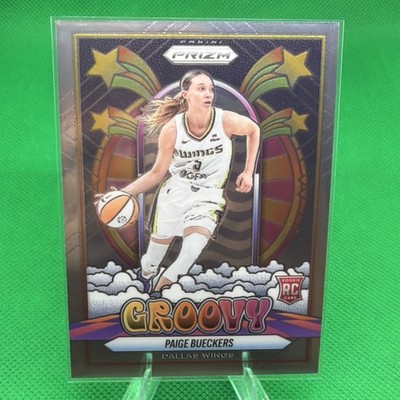2025 Panini Prizm Basketball Groovy #12 Paige Bueckers