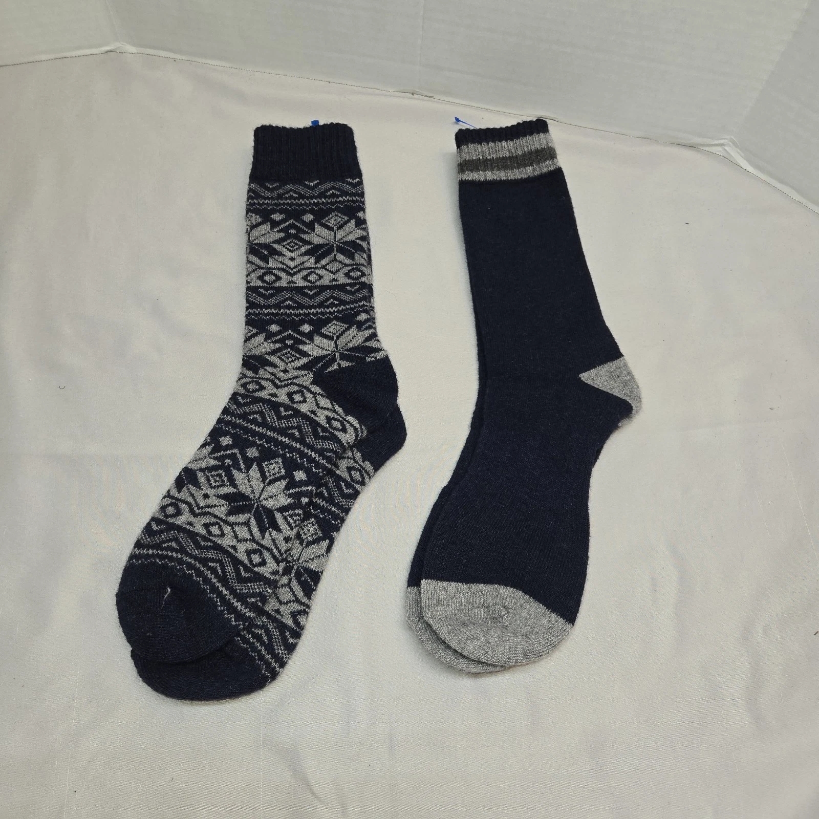 2 Pairs Adult Crew Socks Snowflake Patrern Blue Nwot Wool Like Warmth And...