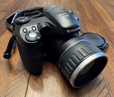Fuji FinePix S5600 Compact Digital Bridge Camera 5MP 10x Zoom