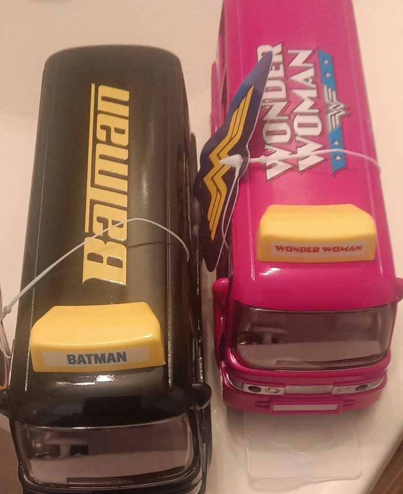 NWT Set of 2 BATMAN & WONDER WOMAN HTF Diecast Pullback Busses - GREAT GIFT - Image 2 of 4