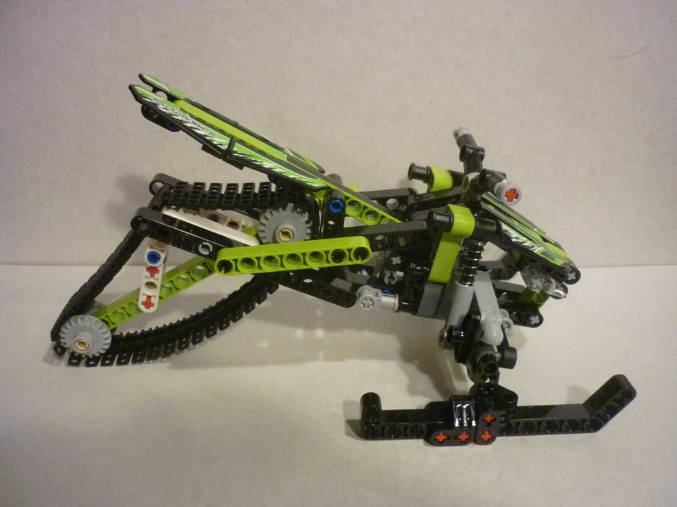 LEGO Technic 42021 Snowmobile, photo 3 sur 5