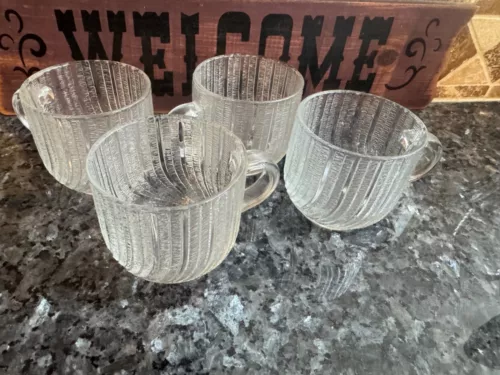 Set Of 4 Vintage Arcoroc USA Seabreeze Cups Mugs Clear Glass Swirl Shell