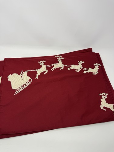 Pottery Barn Set of 8 Placemats Red Christmas Sleigh White Loop Stitch - Picture 5 of 11