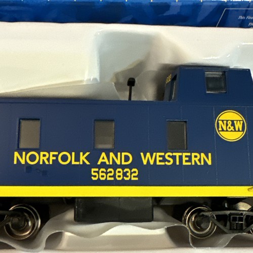Bachmann HO Scale Streamlined Caboose - Norfolk Western #562832 - 14003 NIB - Picture 4 of 11