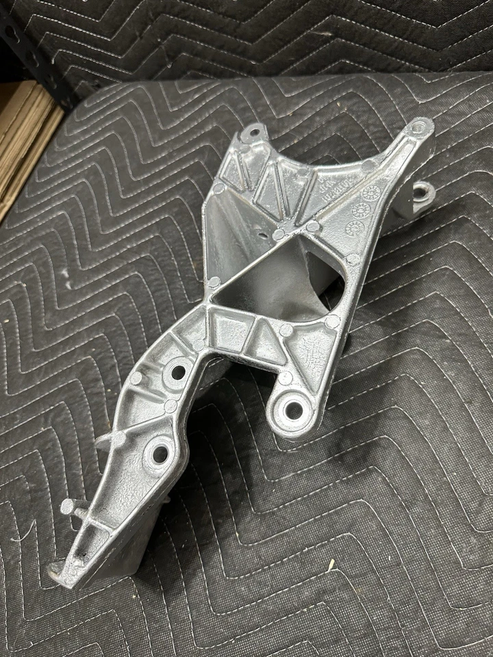 1988-95 Chevy🇺🇲GMC 350 Serpentine Power Steering Alternator Bracket 10118701  Foto 2 de 4