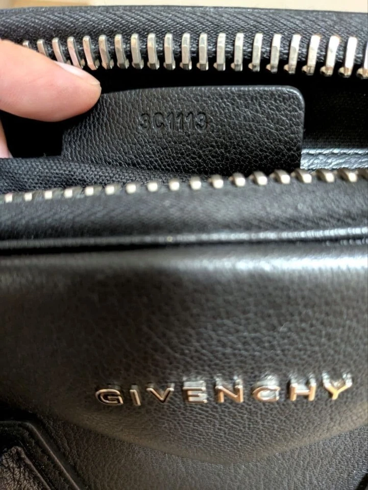 Bolso de hombro Givenchy Antigona de cuero granulado negro 2 vías usado Foto 4 de 4