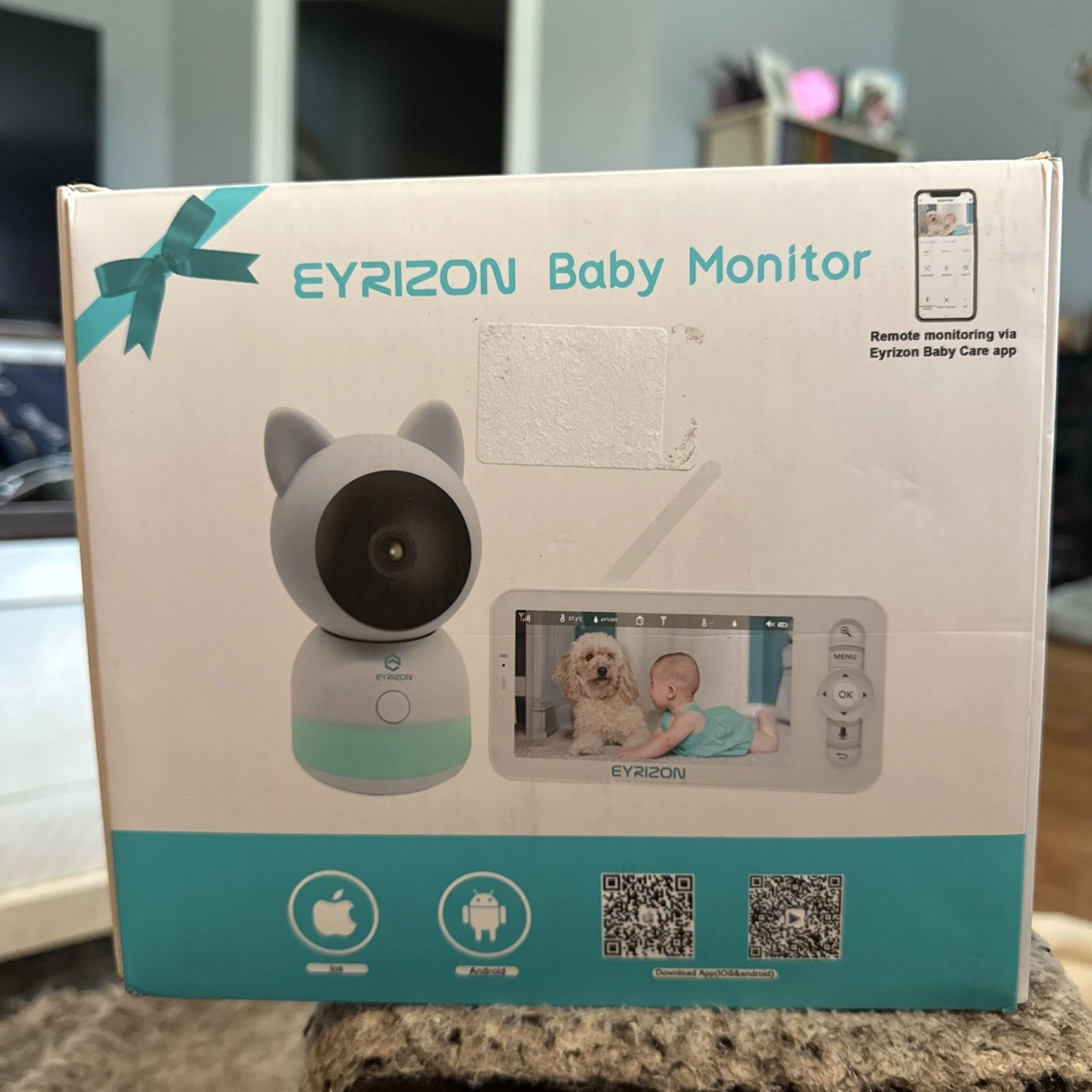 Eyrizon Baby Monitor, featuring a smart camera and a 5-inch screen
