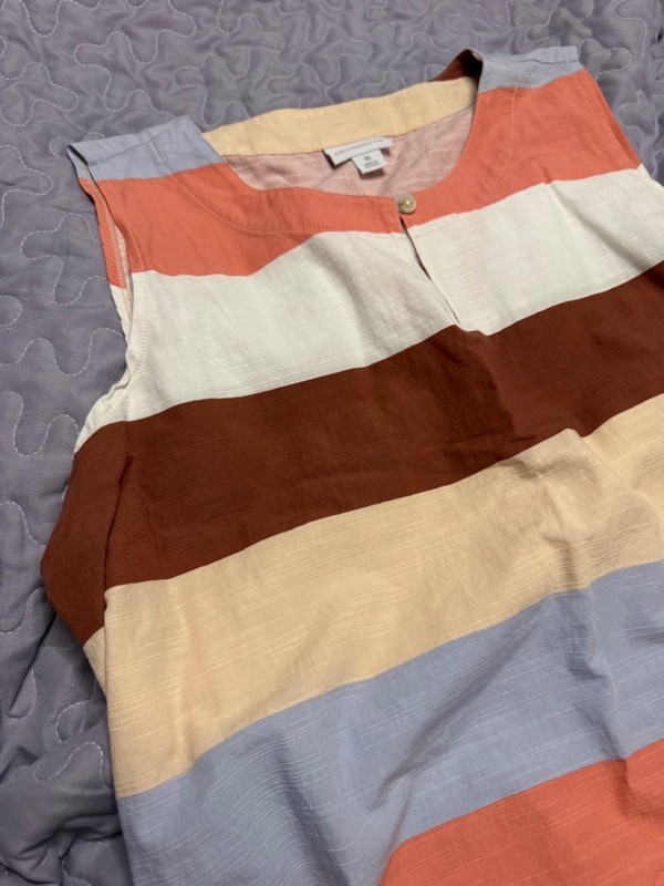 Closet clean out!!!  liz Claiborne summer top size xl