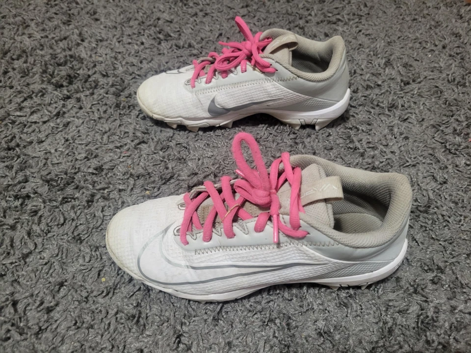 Nike Fast Flex Girls Youth Cleats Size 5 Youth White Athletic Shoes - Image 3 of 4
