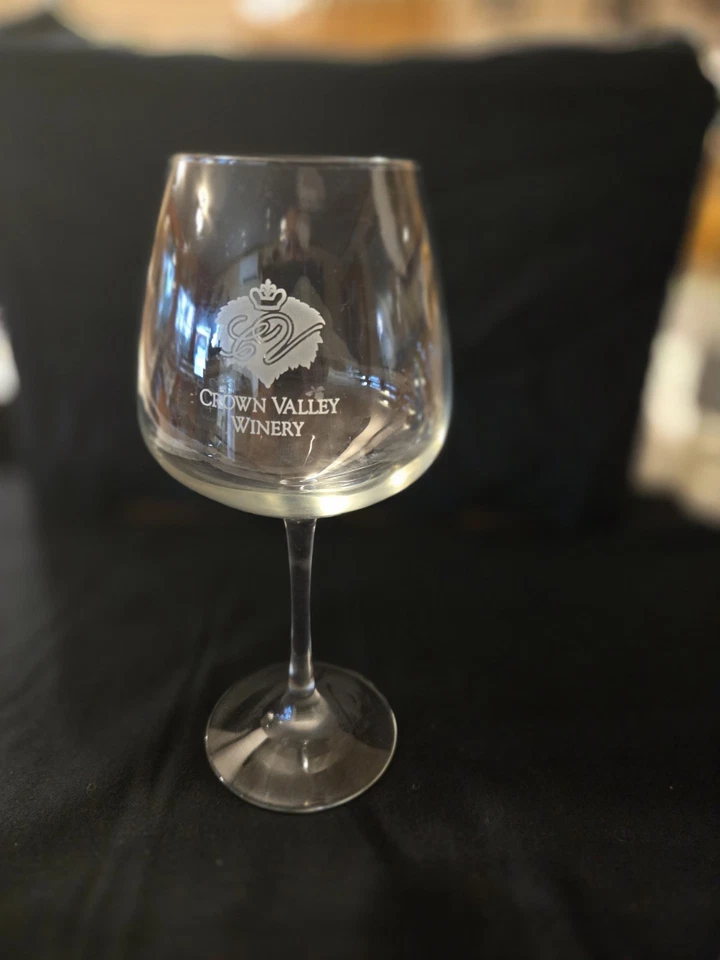 Copas de vino grandes con tallo Crown Valley descontinuadas. Juego Surtido de 3 Grabados Foto 3 de 4