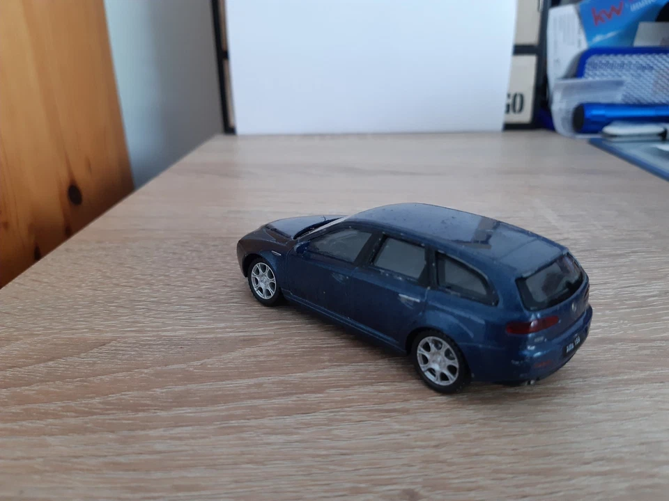 Alfa 159 Sportwagon (1/43) Blue - Welly - Photo 2/4