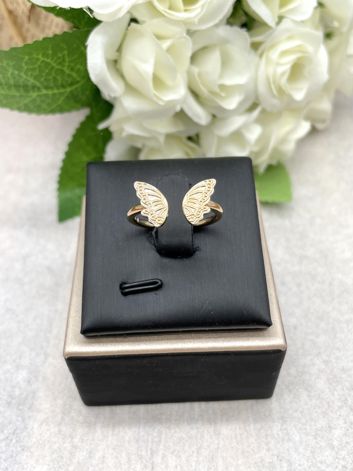Bague ouverte motif papillon plaquée or 18k finition miroir T52