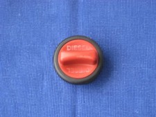 1 Original MERCEDES-BENZ Tankdeckel DIESEL rot S-Klasse W220 A2204700705 1 Original MERCEDES-BENZ Tankdeckel DIESEL rot S-Klasse W220 A2204700705