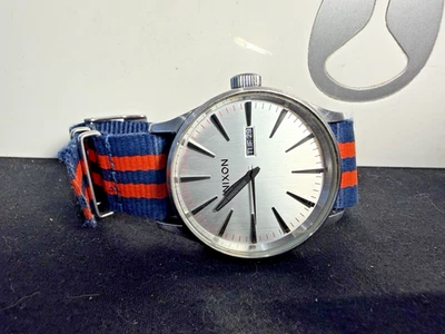 Reloj Nixon The Sentry rojo/azul/plateado - Imagen 1 de 4