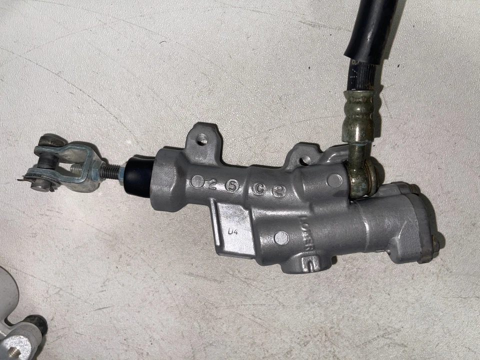 2005 Yamaha WR250F Rear Caliper Master Cylinder - Imagem 4 de 4
