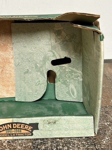 SpecCast 1/16 John Deere 1941-1946 Model LA Tractor Box Box Only No Tractor - Picture 4 of 19