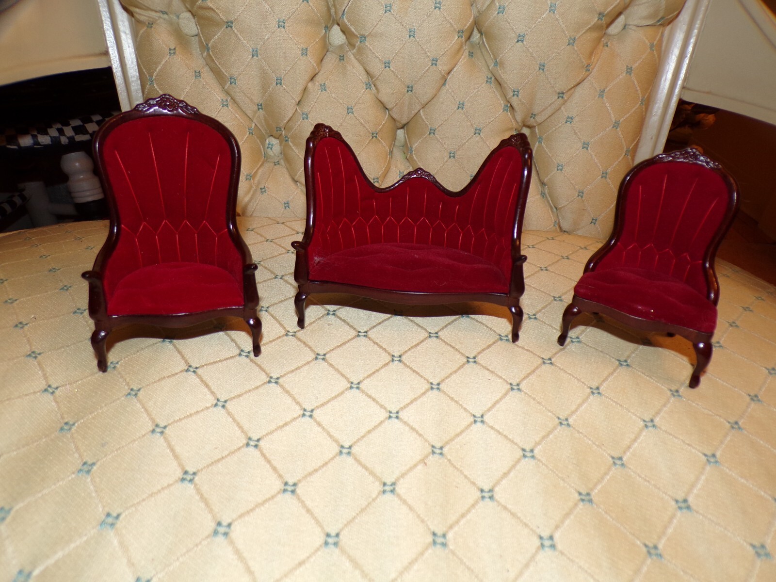 Dollhouse Size Wooden High Quality Doll Furniture Red Velvet Love Seat Set