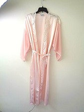 Val Mode Lingerie 1980's Pink Long Robe w/Lace Embroidery Design Medium VINTAGE