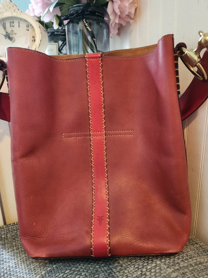 FRYE CUERO TOTE CUBO HOBO MULTICOLOR Con Costuras en Contraste Grande  Foto 2 de 4