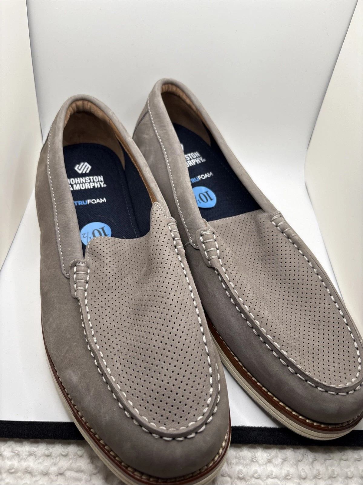 JOHNSTON & MURPHY SIZE 10.5 GRAY NUBUCK HODGES PERFED LOAFER TRUFOAM MEN'S SHOE