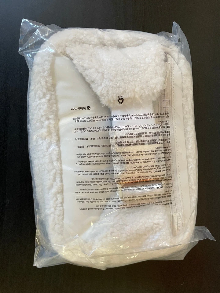 Lululemon Everywhere belt bag large fleece white/gold hardware - Image 3 of 4