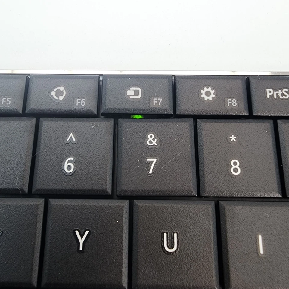 Microsoft Wedge Mobile Wireless Bluetooth Portable Keyboard w/ Cover Model 1521 - Image 3 of 4