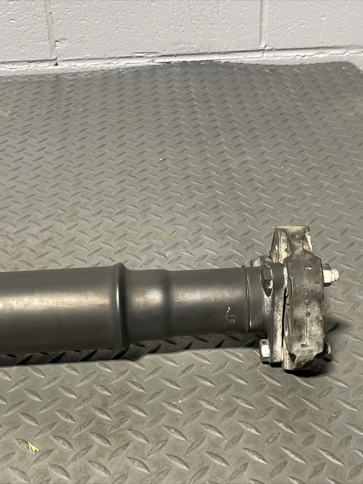 BMW M550i G30 xDrive 2015-2020 eje de transmisión trasero hélice del eje de transmisión OEM Foto 2 de 4