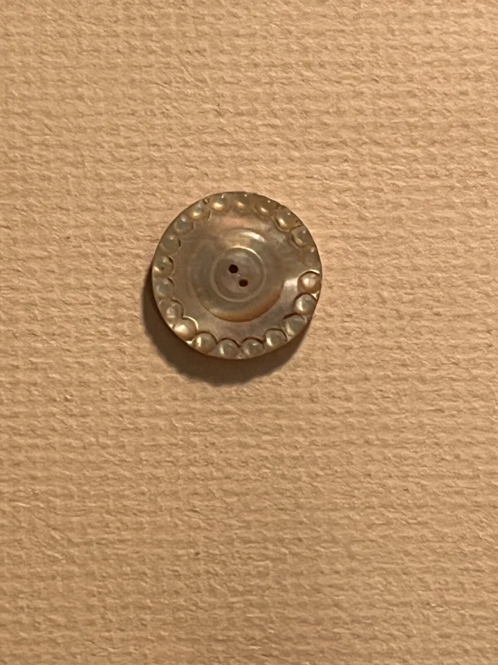 Antiq/mother Of Pearl 7/8in- 1.5in Carved And EtchedMust Have For Any Collector! - Image 4 of 4