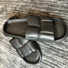 Womens 6.5/7 Cloud Slides Slippers Shower Shoes Non Slip Soft Sandals Black