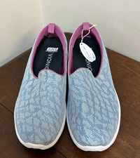 Vionic Orthaheel Women's Slip On Shoes Sneakers Blue Size 8.5 wide NEW