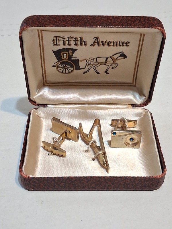 Vintage Shields Fifth Avenue Cufflinks & Tie Bar in Satin-lined Case
