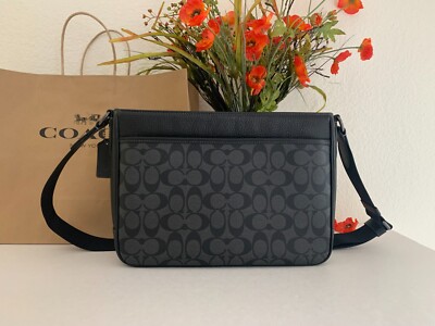 NWT Coach CH078 District Crossbody Bag Signature NWT Coach CH078 District Crossbody Bag Signature