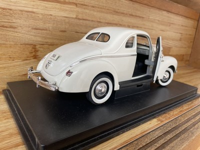 LE248 UH EAGLE'S RACE Voiture 1/18 1:18 Ford Deluxe coupé 1940 bleue LE248 UH EAGLE'S RACE Voiture 1/18 1:18 Ford Deluxe coupé 1940 bleue