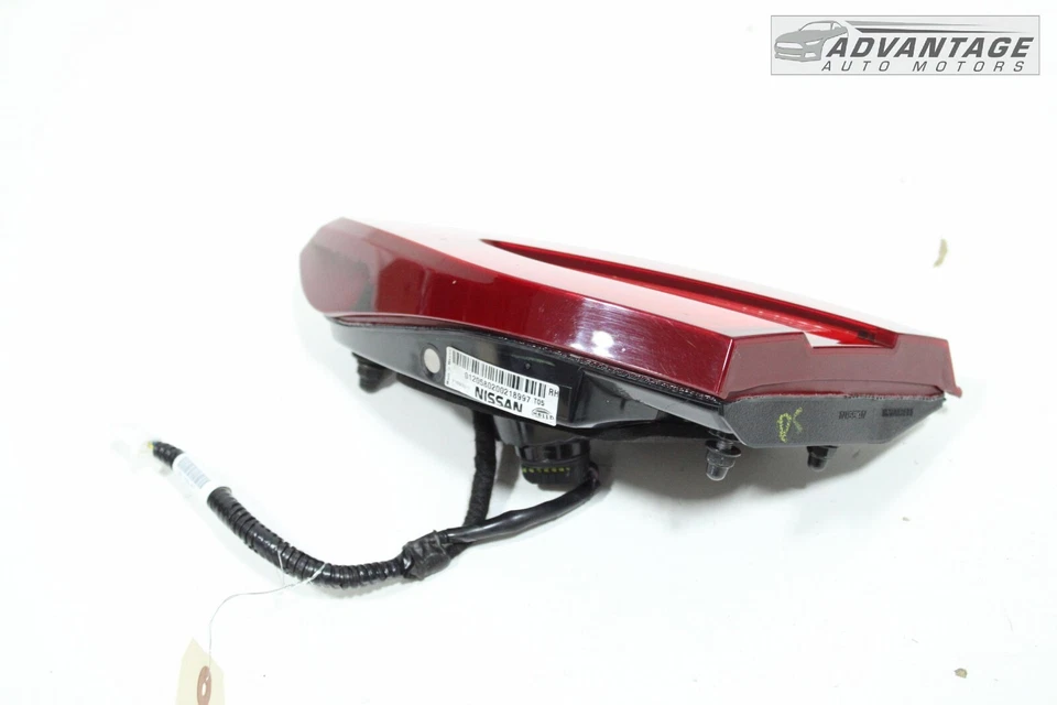 Nissan Máxima 2016-2018 sedán luz trasera derecha interior luz luz OEM Foto 2 de 4