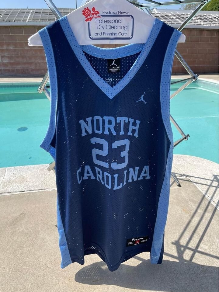 Jordan Jersey North Carolina '82 National Champions Men Large