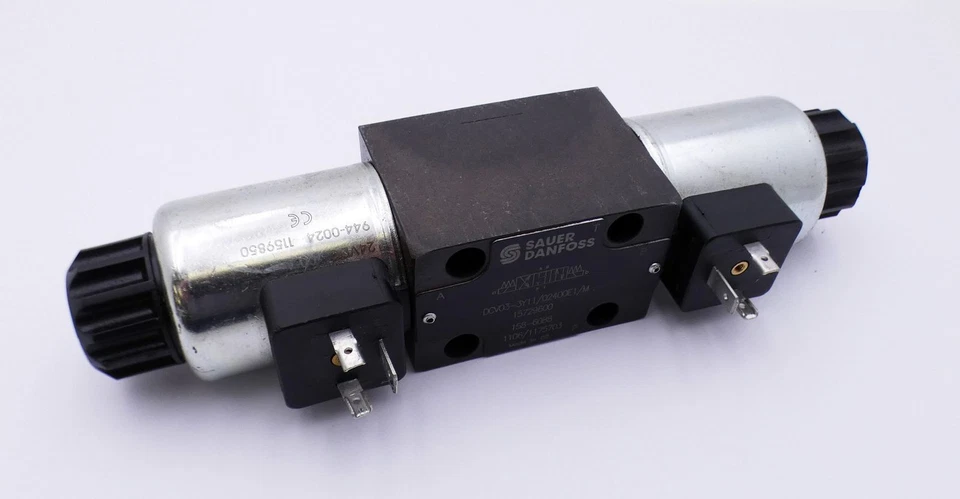 Sauer Danfoss 4/3Wegeventil Magnetventil DCV03-3Y11/02400E1/M 24V DIN43650-used- - Bild 4 von 4