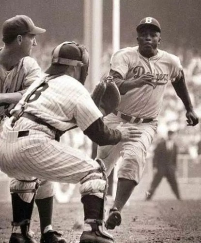 Jackie Robinson Stealing Home 1955 World Series 4x6 Bild Celebrity Print - Bild 1 von 1