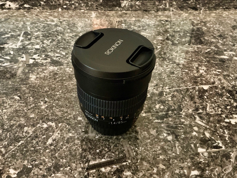 Rokinon  85mm 1.4 Full Frame Lens for Nikon with lens caps + hood - Image 2 of 4