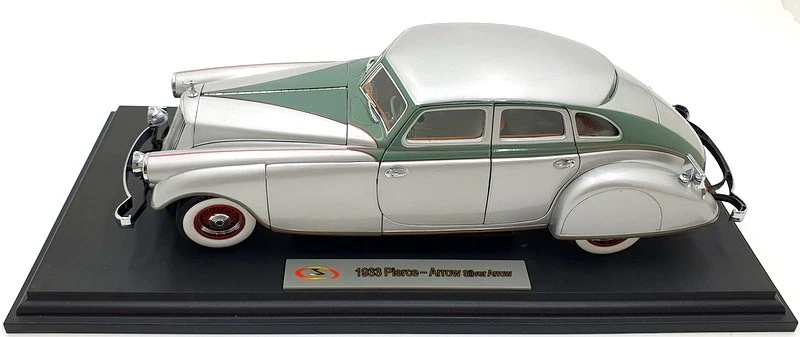Signature 1/18 Scale 18136 - 1933 Pierce Arrow Silver Arrow - Silver/Green - Image 4 of 4