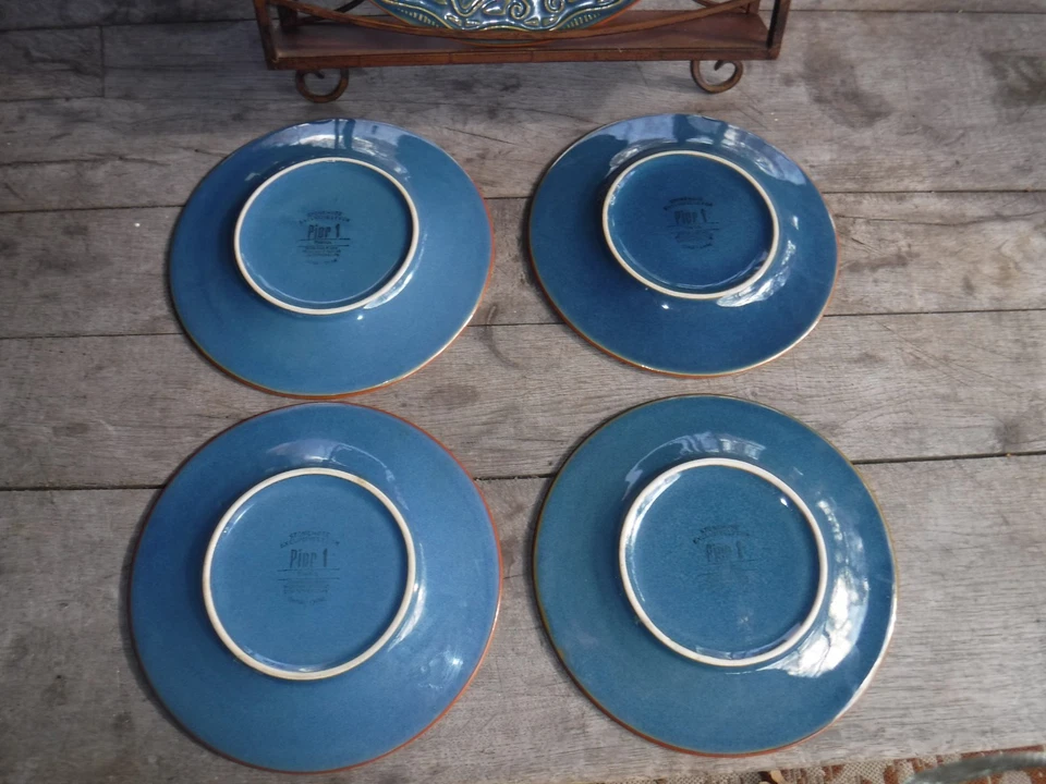 PIER 1 Túnez Azul con Acabado Borde Desplazado - (1) Plato de 11" y (4) Platos de Ensalada Foto 2 de 4