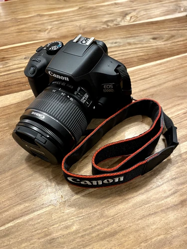 Canon EOS 1300D 18.0MP Digitalkamera - Schwarz EF-S 18-55mm & SIGMA DC 18-200