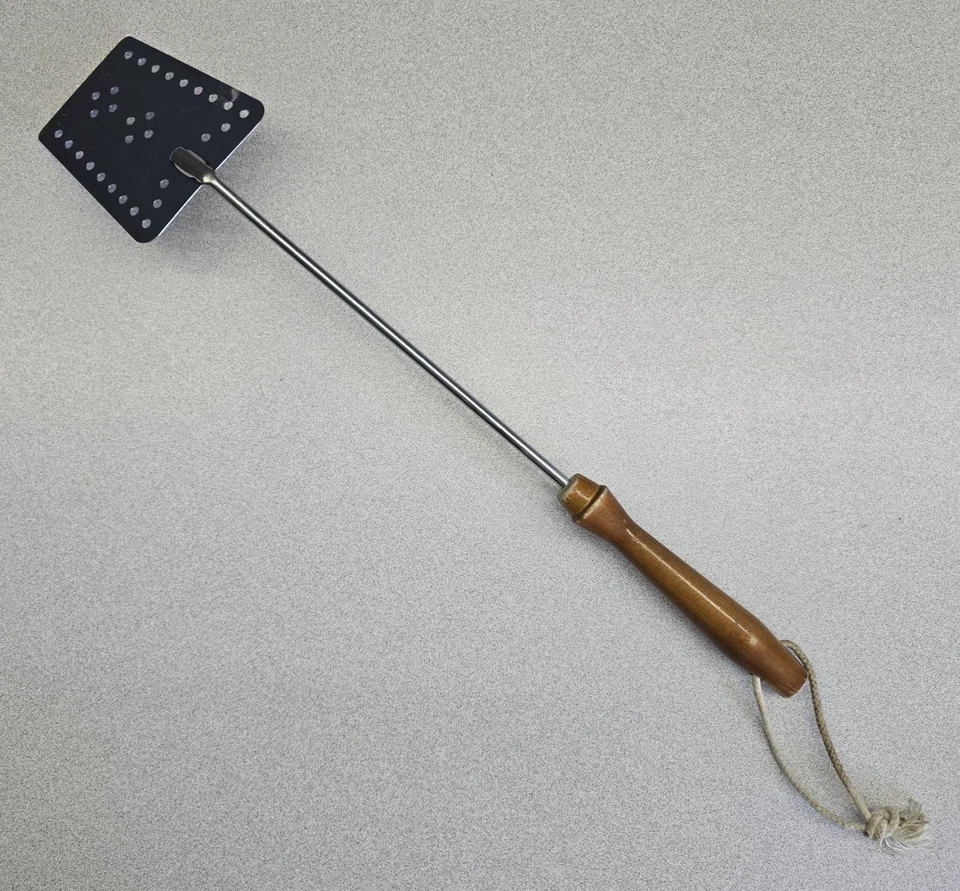 Espátula ranurada mango madera en ángulo largo 19” cromada Ekco EE. UU. de colección años 50 Foto 2 de 4