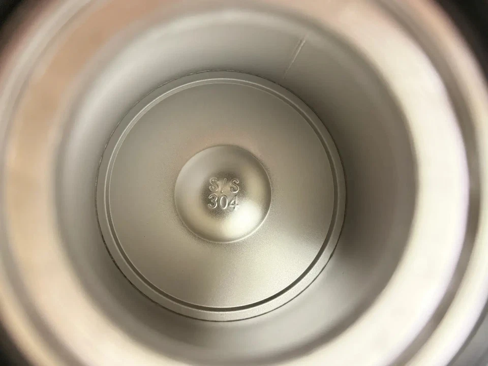 Jarra térmica aislada al vacío de acero inoxidable con mango 67 fl oz Foto 4 de 4