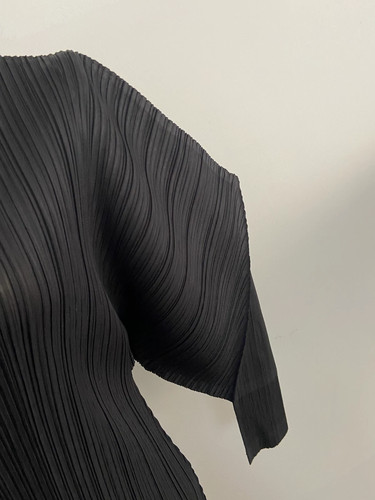 Abito a maniche lunghe plissettato finto collo PLEATS PLEASE ISSEY MIYAKE - Foto 3 di 9